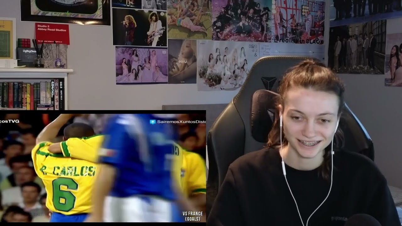 Soccer player reacts to ROBERTO CARLOS - 
