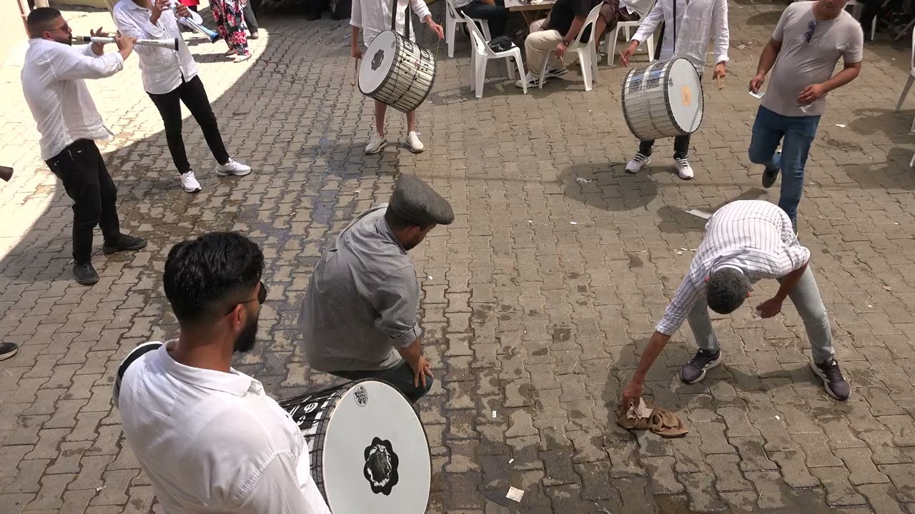 Aydın &Ccedil;ine İki parmak zeybeği.