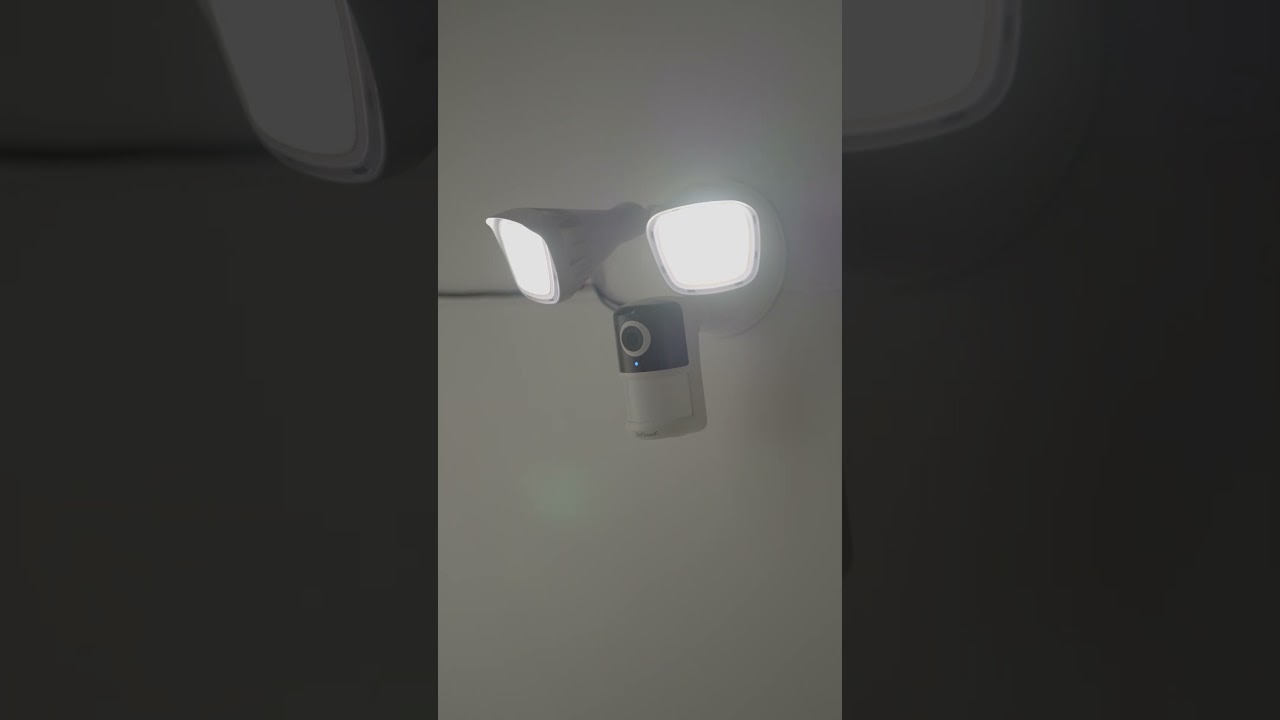 Intelligent ieGeek floodlight cam alerts with siren and lights for ultimate security.