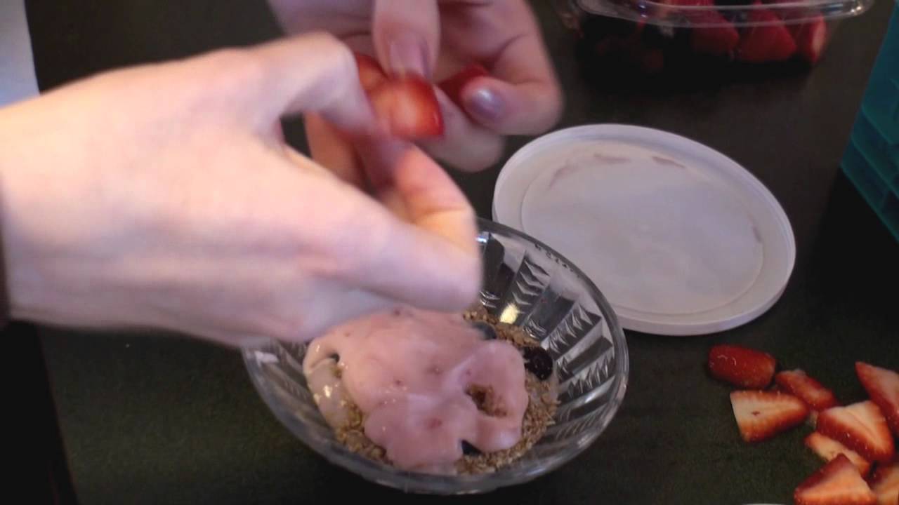 Tutorial Sweet Treat: Delicious Yogurt Parfait (Feat Joey)