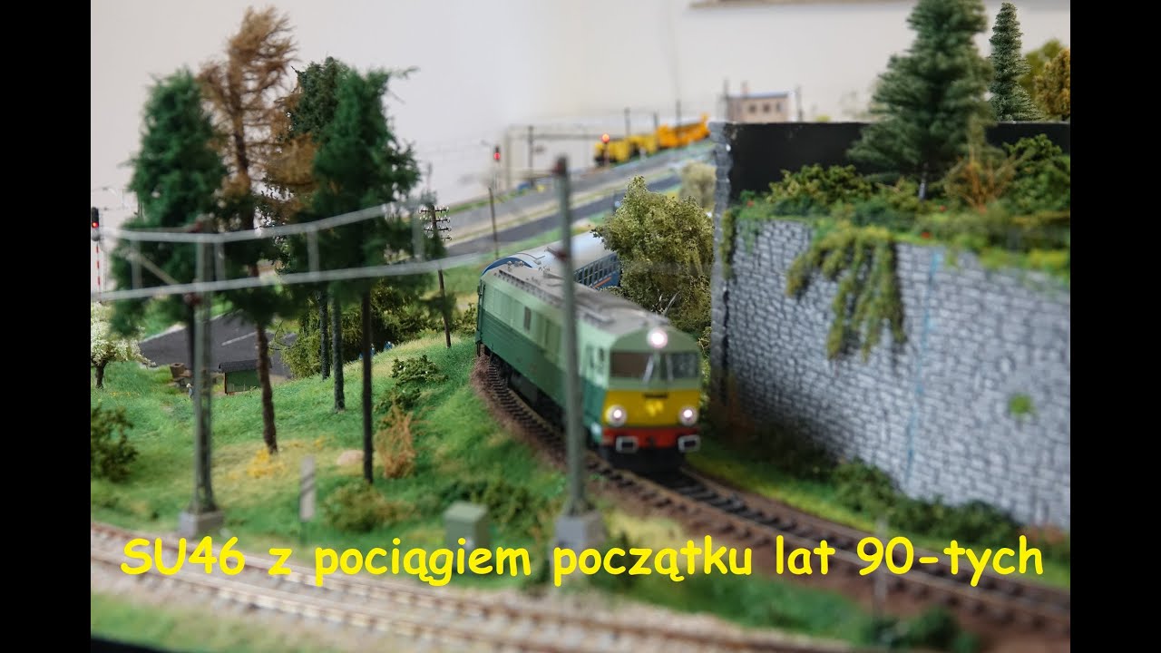 Na makiecie: SU46 z pociągiem początku lat 90 tych