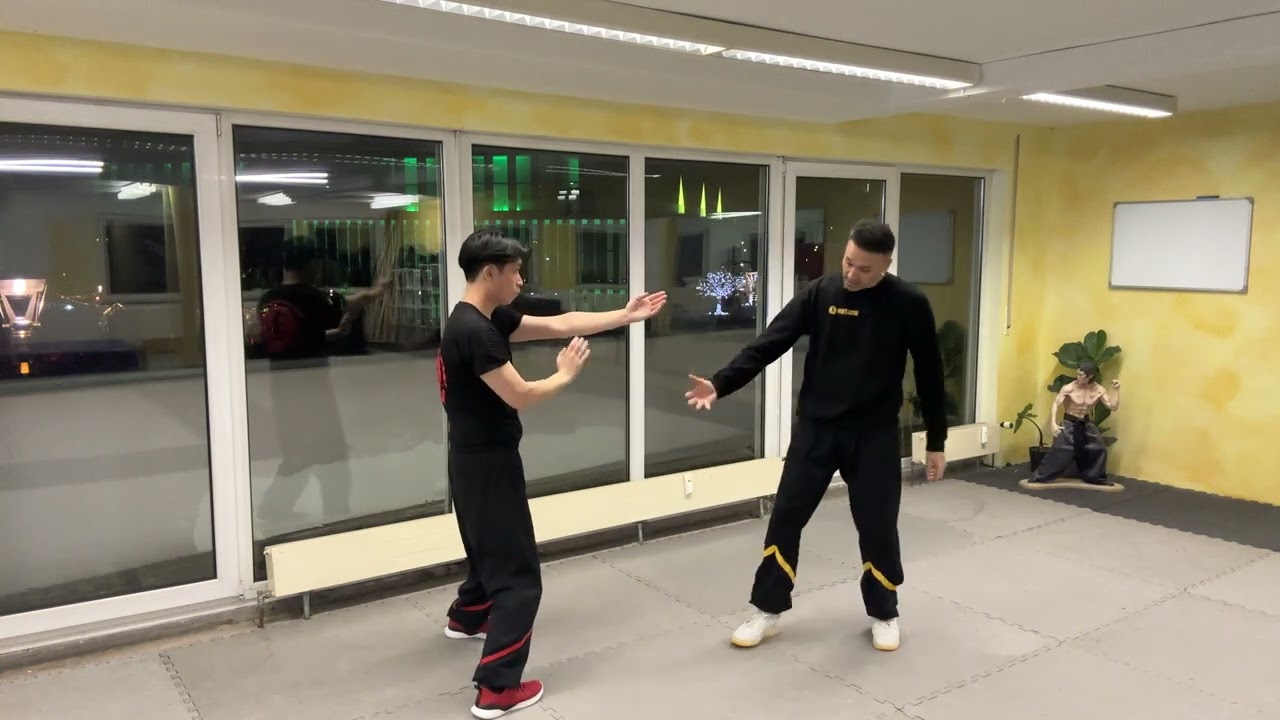 How to Do the turning stance in wing tsun ?