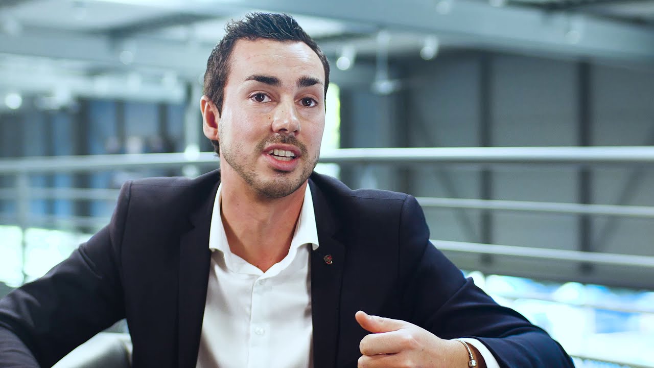 Interview // Adrien Plissonneau (Conseiller commercial VN/VO)