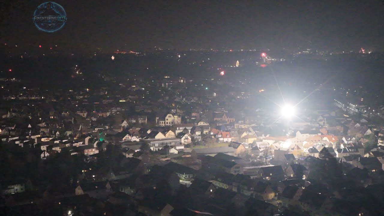 Wenn Drohnen Silvester feiern 🎆🚁 | Feuerwerk aus der Luft