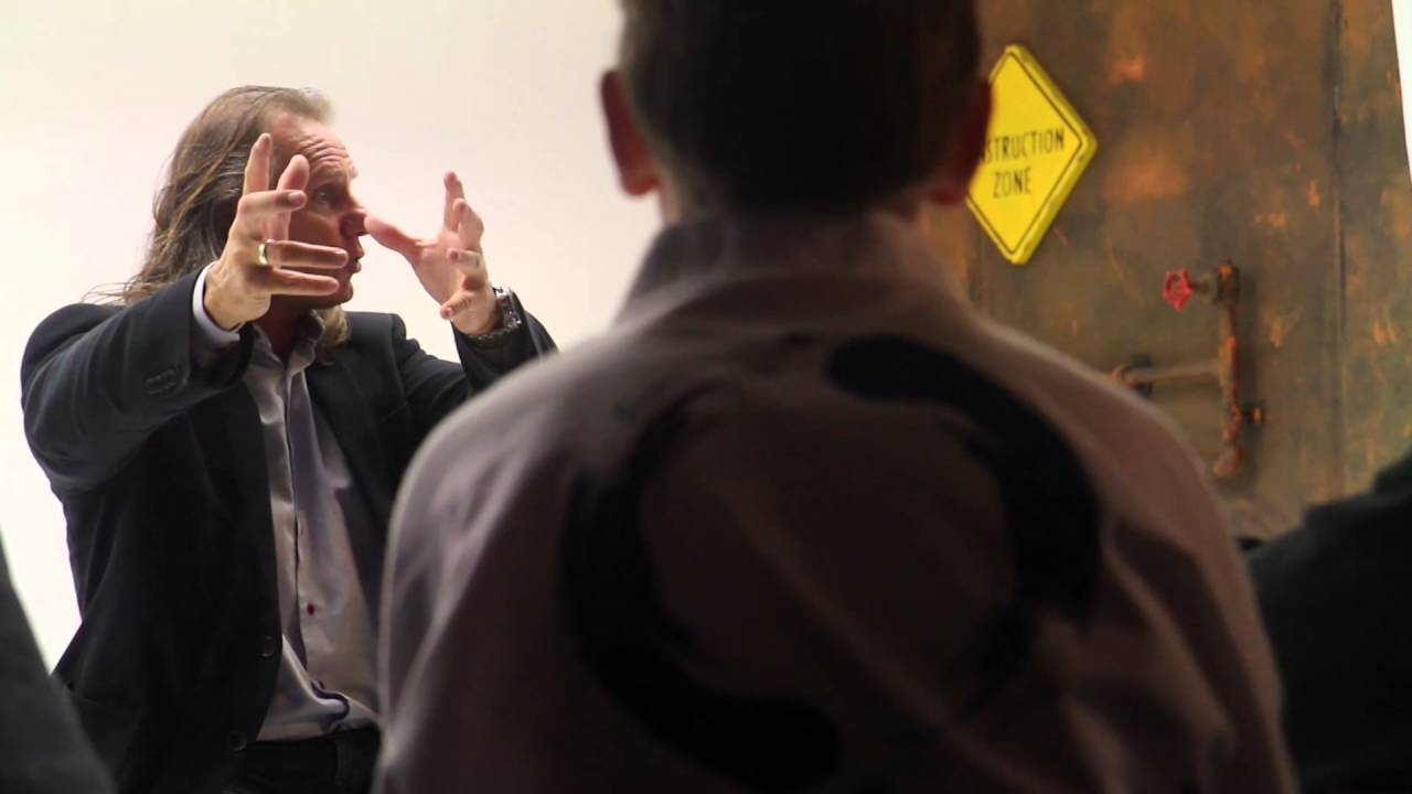 Joop Gottmers geeft kickboksles in Alblasserdam en vertelt levensverhaal