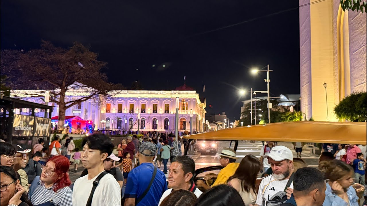 ASI ES EL AMBIENTE NOCTURNO EN EL SALVADOR CENTRO HISTÓRICO #diaspora #usa #europe