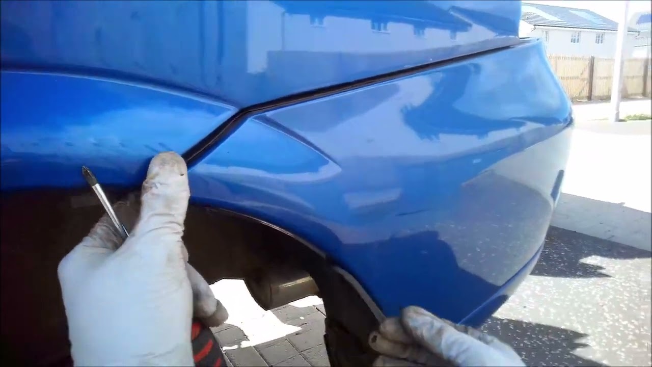 Astra G MK4 Convertible - Stubborn Rear Bumper Removed Revealing Bad Corrosion