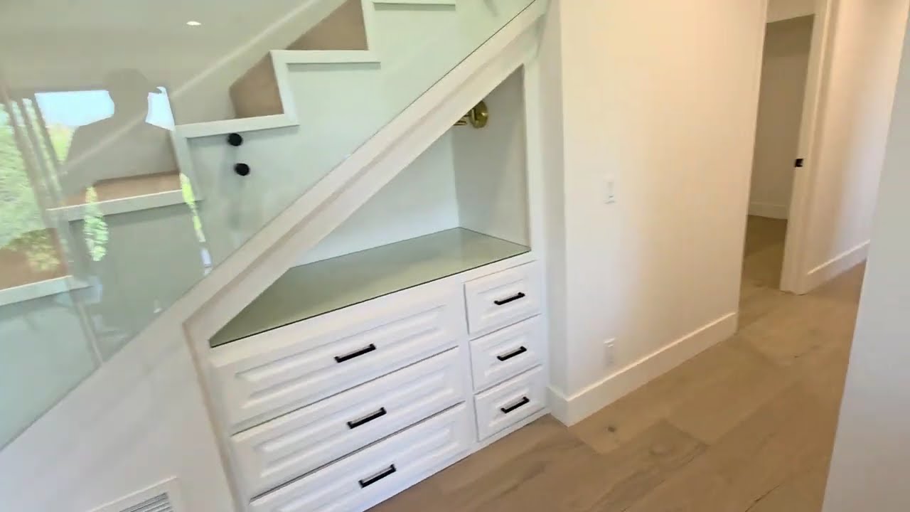 4976 llano dr. Woodland Hills ca 91364