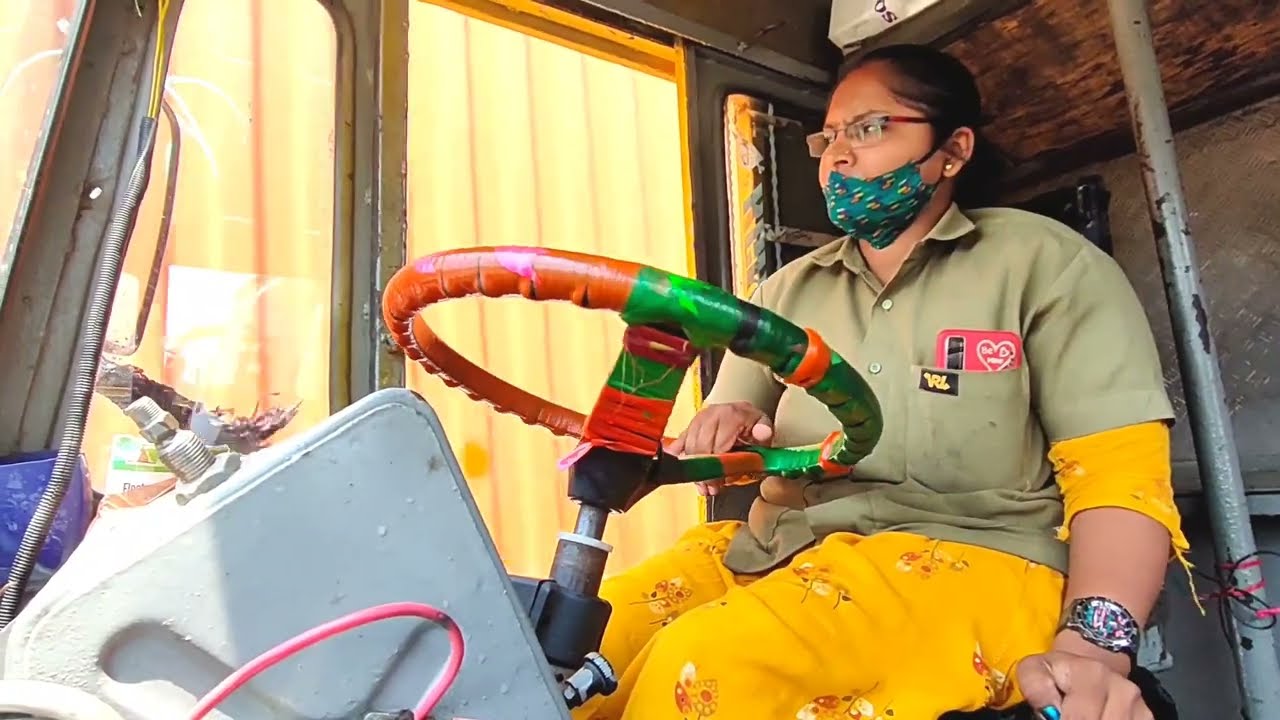 #LADYDRIVER LADY TRUCK DRIVER INTERVIEW OF VRL LOGISTICS
