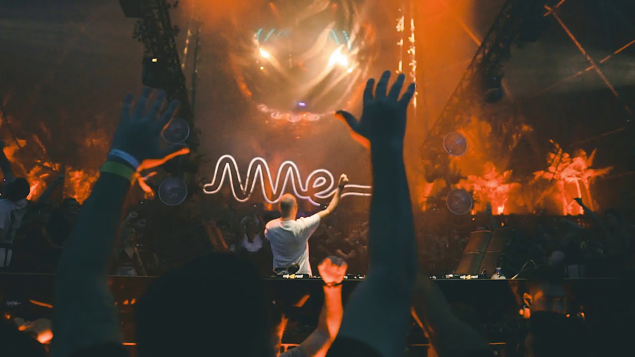 D-Nox playing his music 