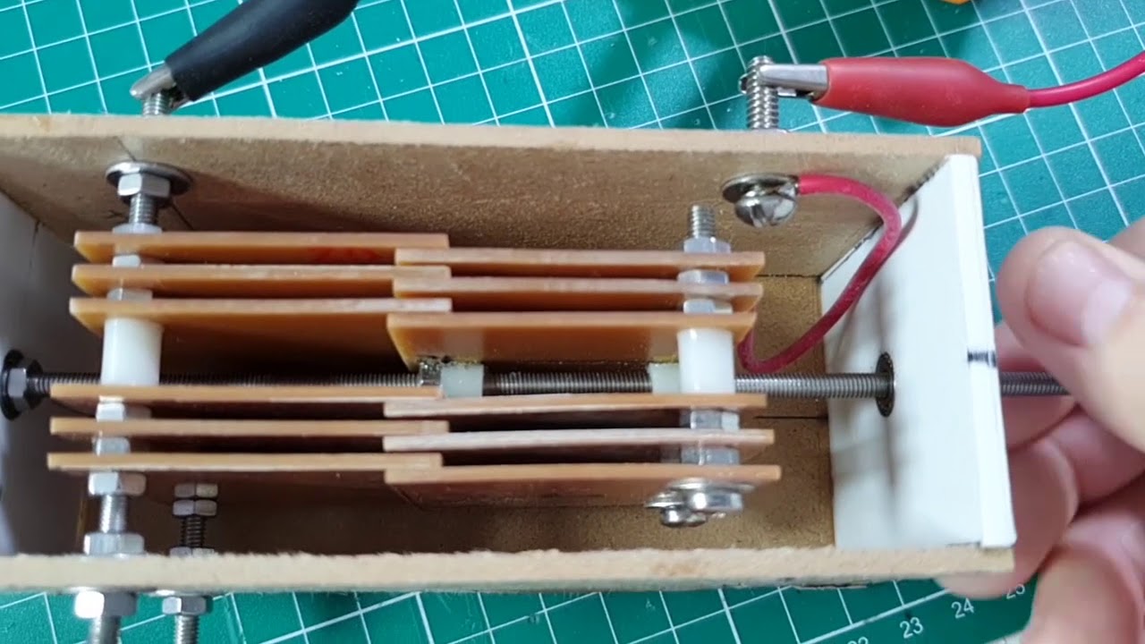 Capacitor Variável Linear de 40 a 290 pf (linear variable capacitor Homebrew)