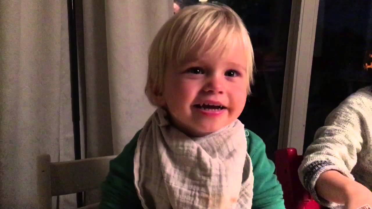 Ik ben twee en ik zeg nee... tegen een voiceover..