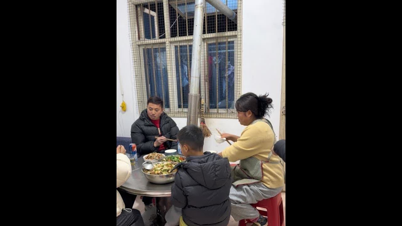 嫁给没有父母的家庭，孩子小的时候是真的需要有人搭一把手，现在孩子大别提有多舒服了，做什么事情不用顾虑这个顾虑那个。自己就能做自己主，#记录真实生活 #乡村的生活 #用抖音记录农村真实生活
