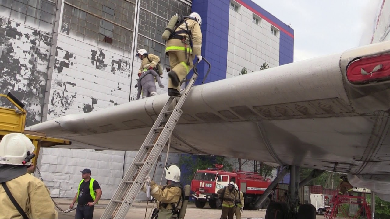 В Хабаровском аэропорту прошли учения по ликвидации пожара на воздушном судне