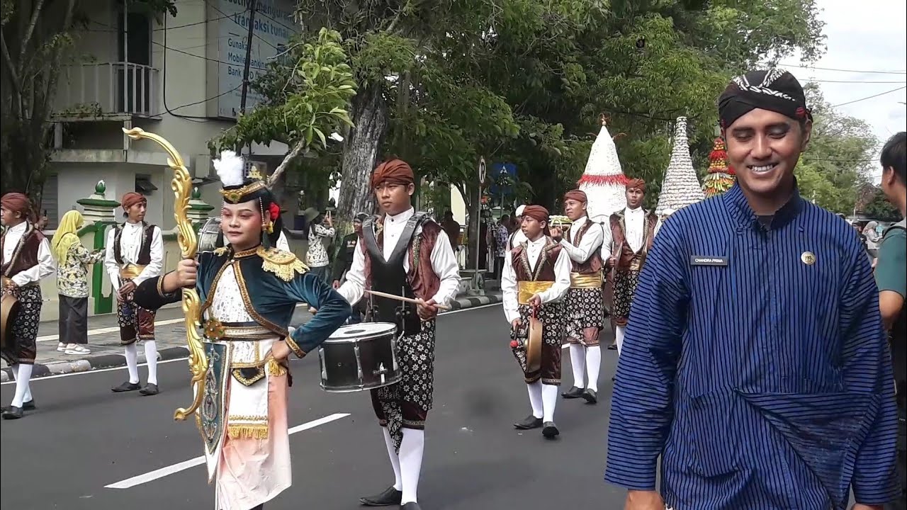 Nyadran Agung di alun - alun wates