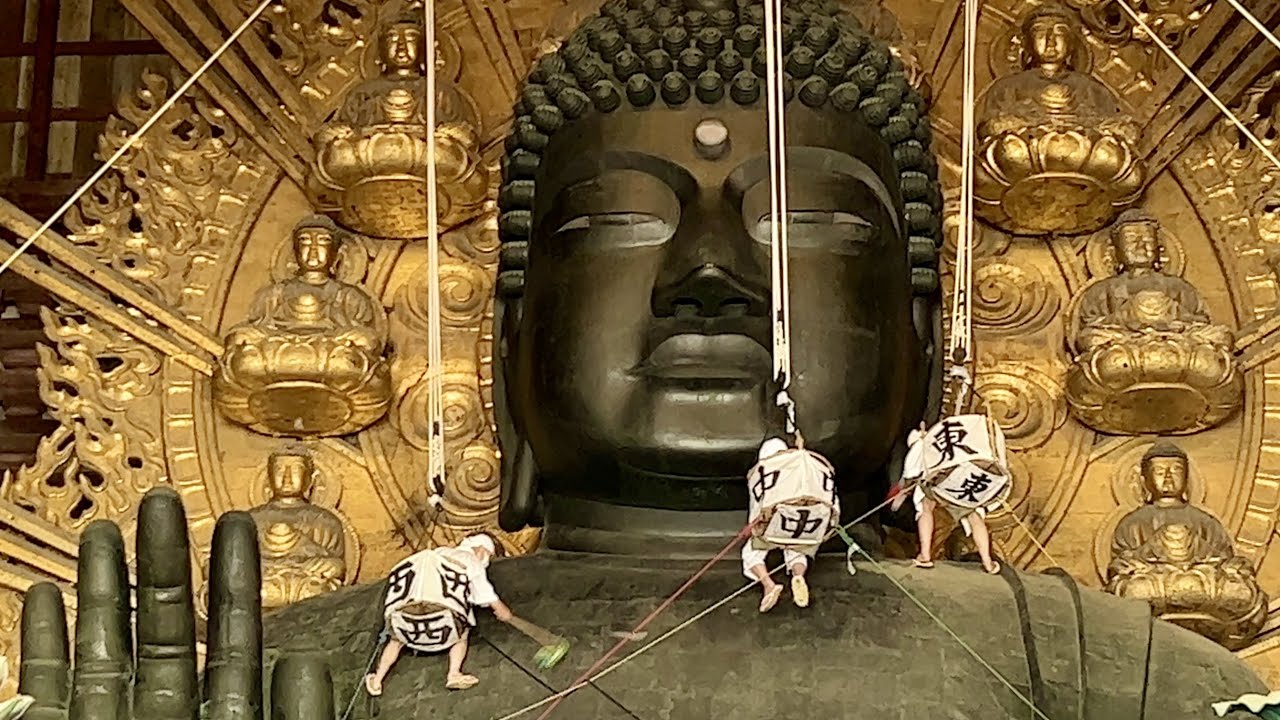 Big Buddha Cleaning / The Most UNUSUAL Events To Visit In Japan / Todaiji Temple in Nara