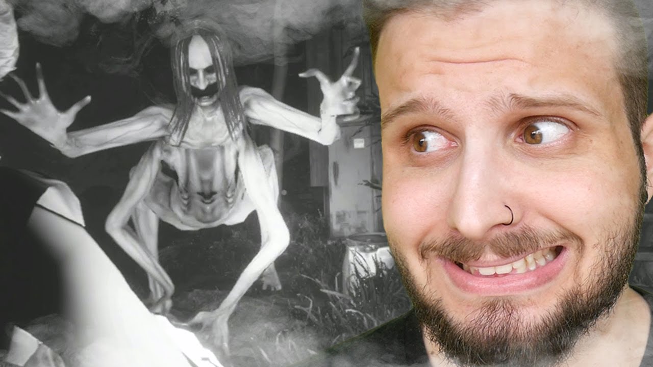 Tentando escapar dela com meus amigos em Sign of Silence!