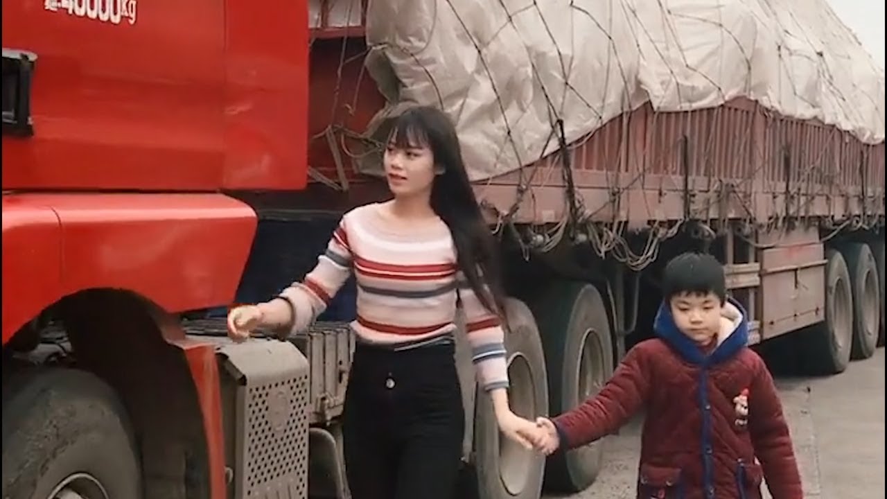 90后女货车司机，带孩子一起开货车，跑运输，希望脱离单身