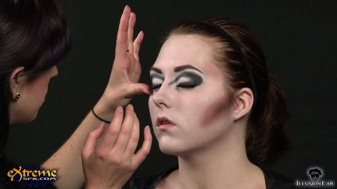 Vampire Makeup How-to, Classic Vampiress Halloween Makeup Tutorial