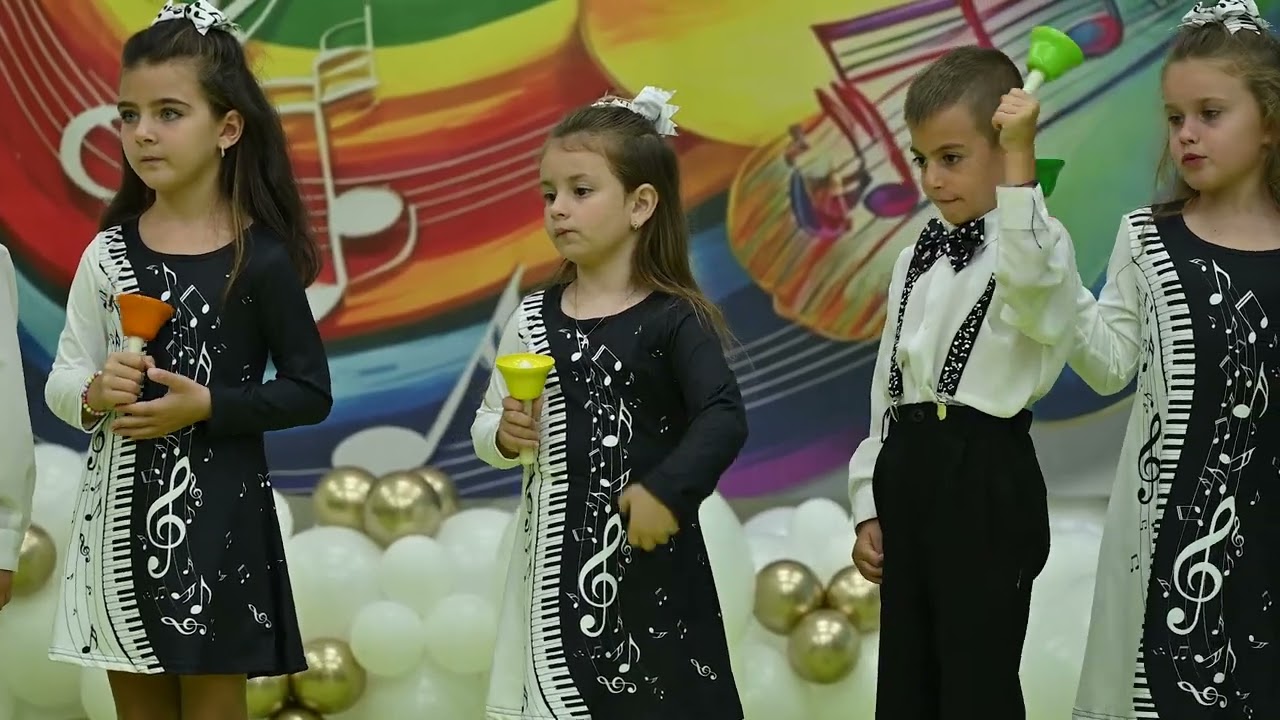 „С музика и песни дните са чудесни“ – началото на юбилейната учебна година в ДГ 