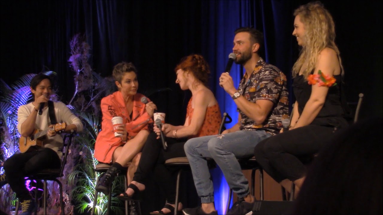HonCon Osric Chau, Kim Rhodes, Ruth Connell, Gil McKinney and Briana Buckmaster 2017