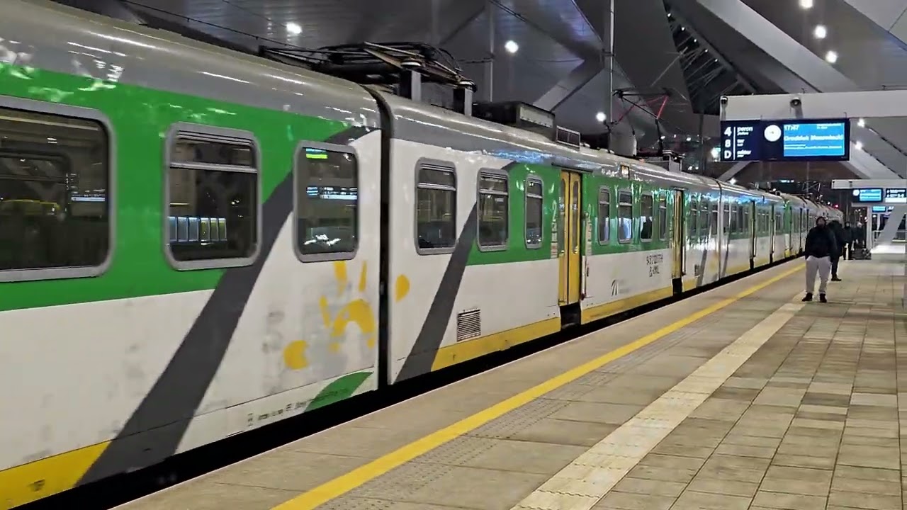 R1 9333 Warszawa Główna - Milanówek - Grodzisk Mazowiecki EN57AKM + EW60 . 