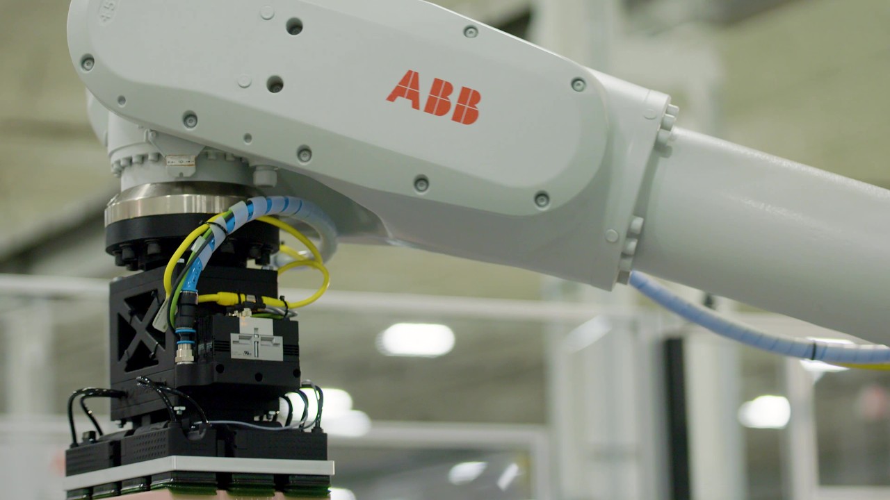 ABB Robots at Jacobi Robotics handling mixed-case palletizing