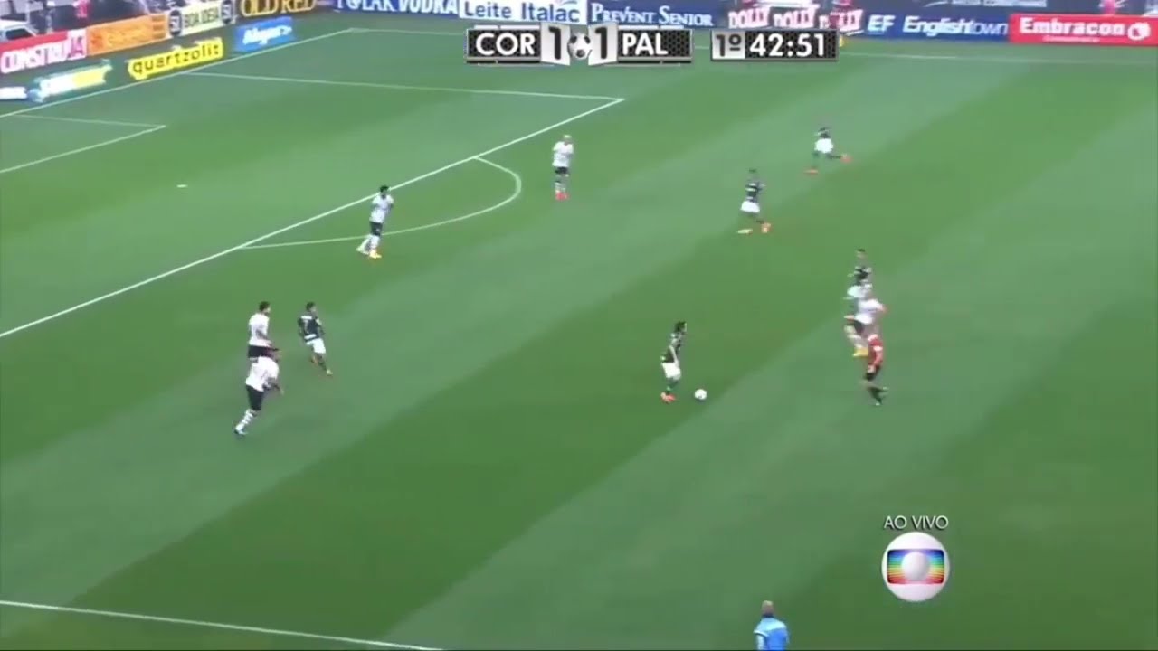 TODOS PARAVAM PARA VER VALDIVIA JOGAR