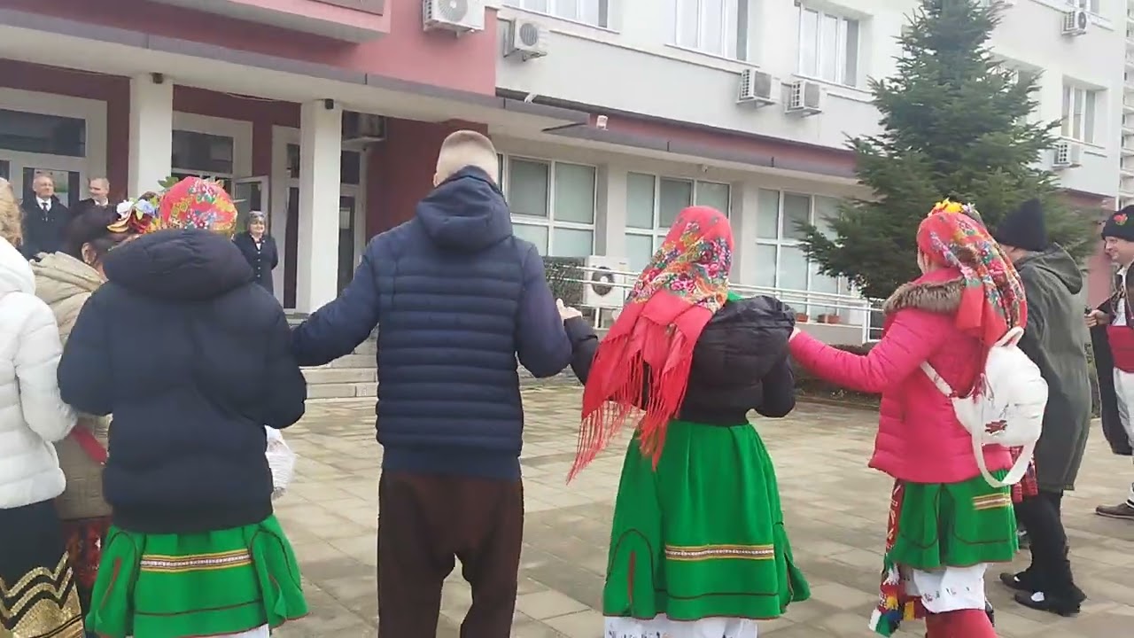 начало на празника Тр.Зарезан пред община Лясковец