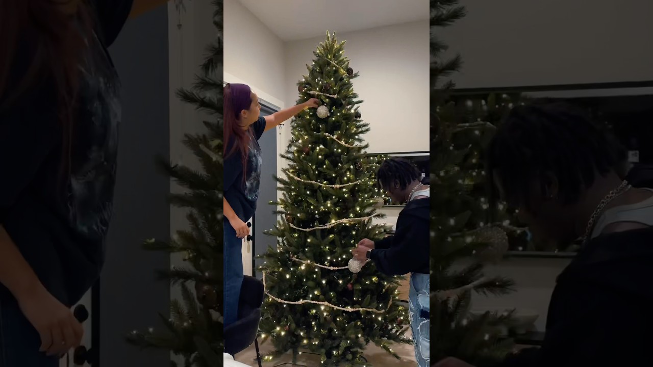 How to Decorate a Modern Christmas Tree (Come Christmas Decorate with Me!)