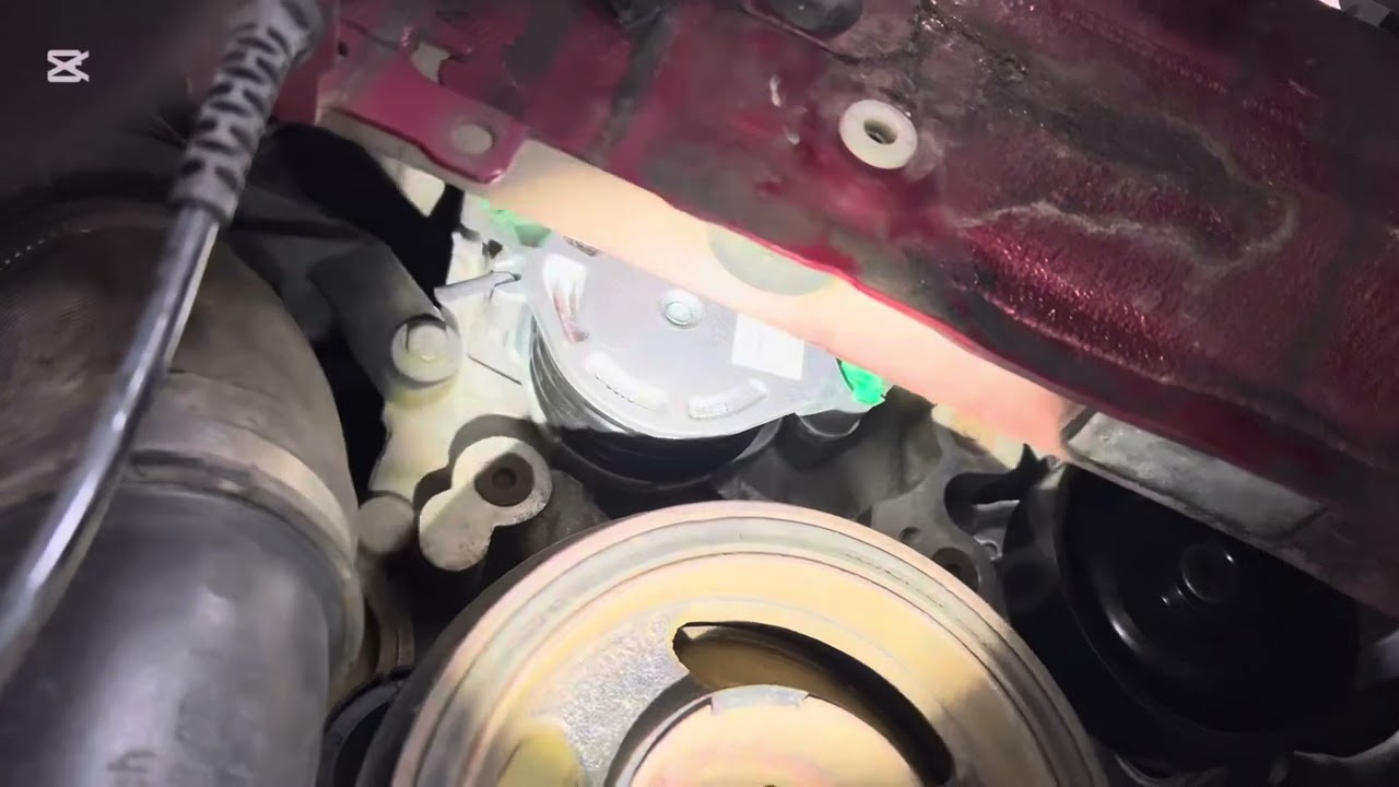 BMW F46 F48 Führungsrolle, Spannrolle Wasserpumpe , Rippenkeilriemen , Kühler mittel wechseln.
