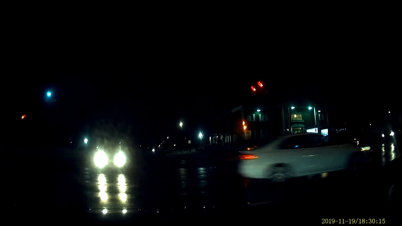 Green light. It was my priority going straight. Montreal, Qc. 114