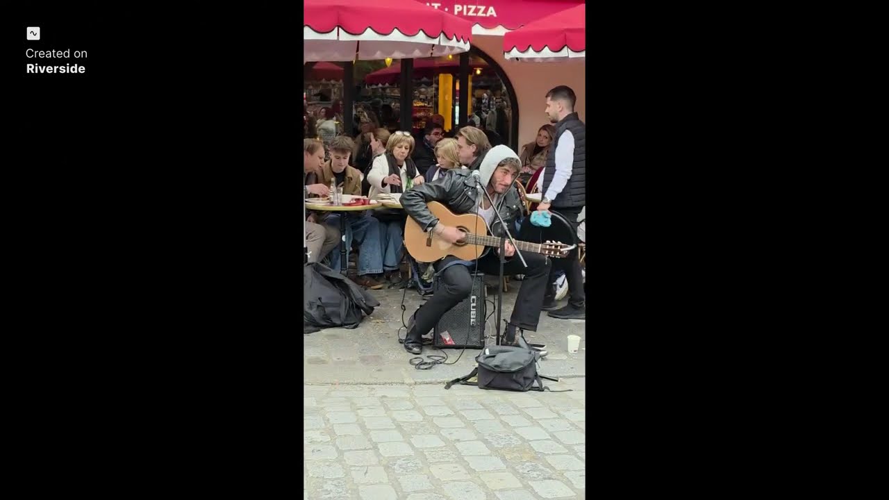 MontMartre - Paris France: Roadside singer