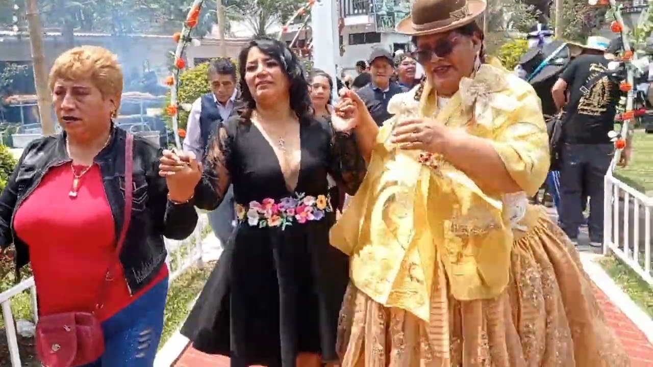 pasacalle aniversario de Bella Golondrina del Perú