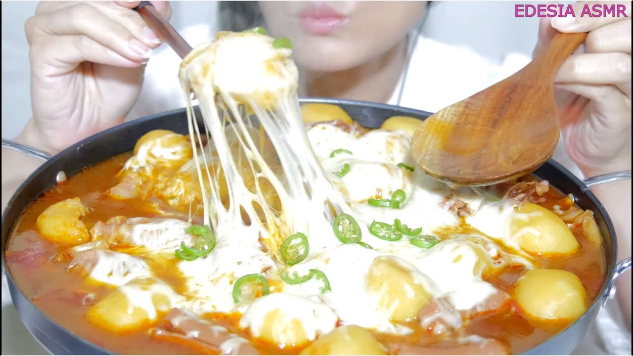 ASMR 咀嚼音 Cheesy Mozzarella Stuffed Gnocchi ジャガイモのニョッキ 馬鈴薯麵疙瘩 *EATING SOUND*