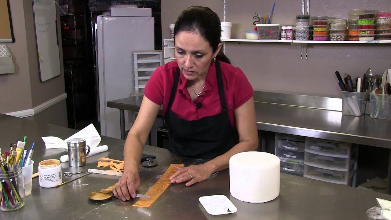 How to Make a Fondant Scarf : Fondant Designs