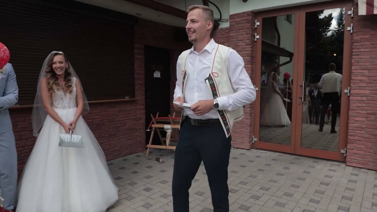 Starej&scaron;&iacute; Radovan - Zametanie hokejkou (Svadba Monika & Oliver)