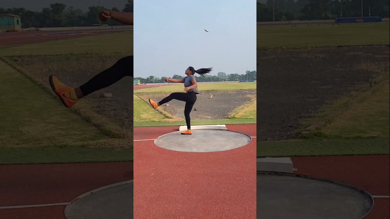 Standing discus throw #thrower #olympicsport #discusthrower #discsthrow #athlete #shortsfeed