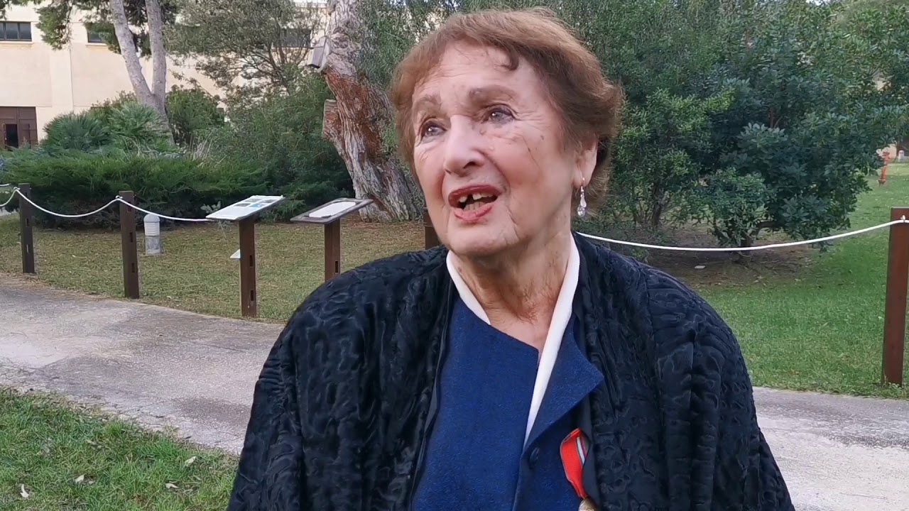 Egea Haffner, la bambina con la valigia