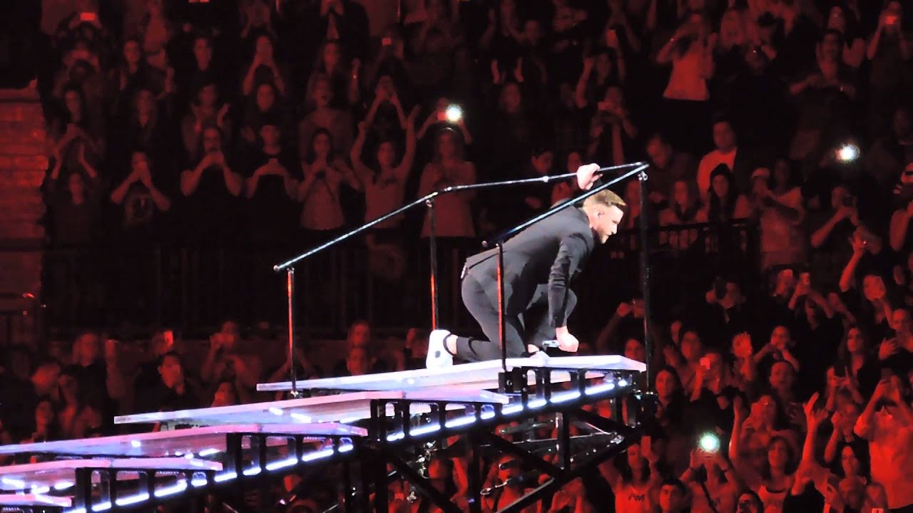 Justin Timberlake - Let the Groove Get In (Live at Barclays Center) 12/14/14