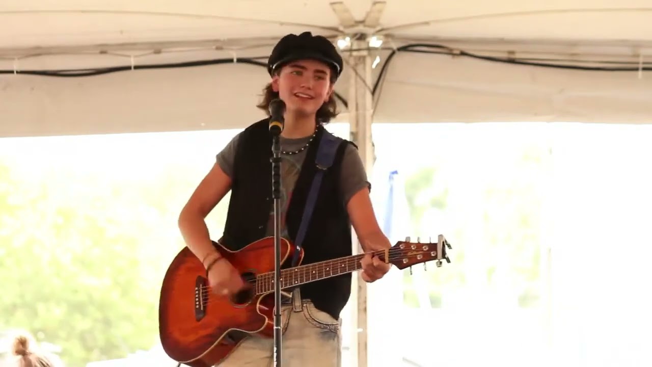 Gavin O'Brien sings 'Such A Night' Elvis Week 2016