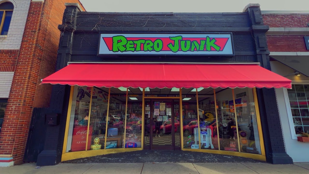 I was SURROUNDED by 80s & 90s NOSTALGIA! Vintage Toy Hunting & Full Walkthrough at Retro Junk!