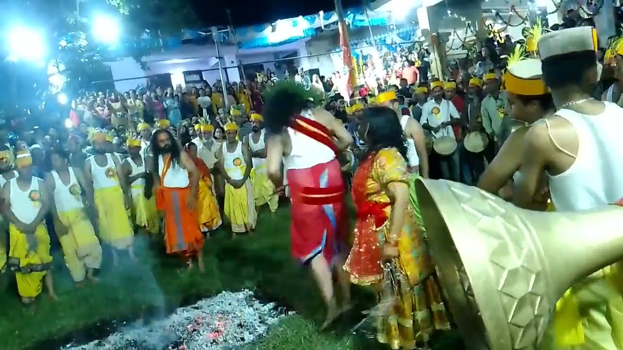 नैना माता मंदिर पीपल आगे मां शक्ति के शक्ति प्रदर्शन देव भूमि कुल्लू हिमाचल मेंjai Mata Naina ki Jai