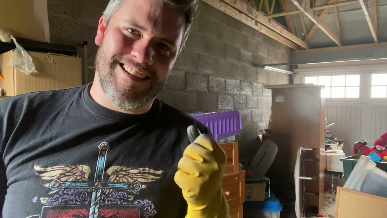 Stripping Paint From Games Workshop Miniatures - Why I use Isopropyl Alcohol.