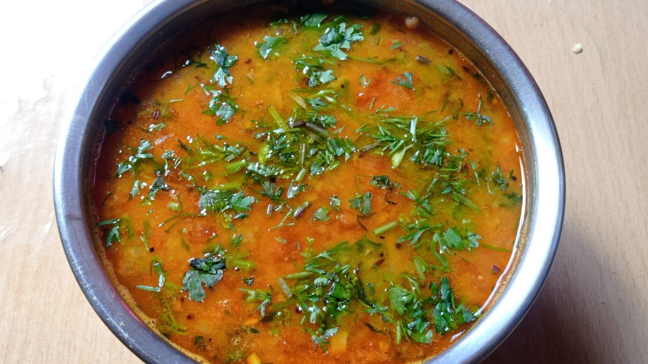 तुरीच्या डाळीचं तिखट वरण 🥘 || Pohdniche Varan Marathi Recipe || #varsharecipe #turdaalvaran