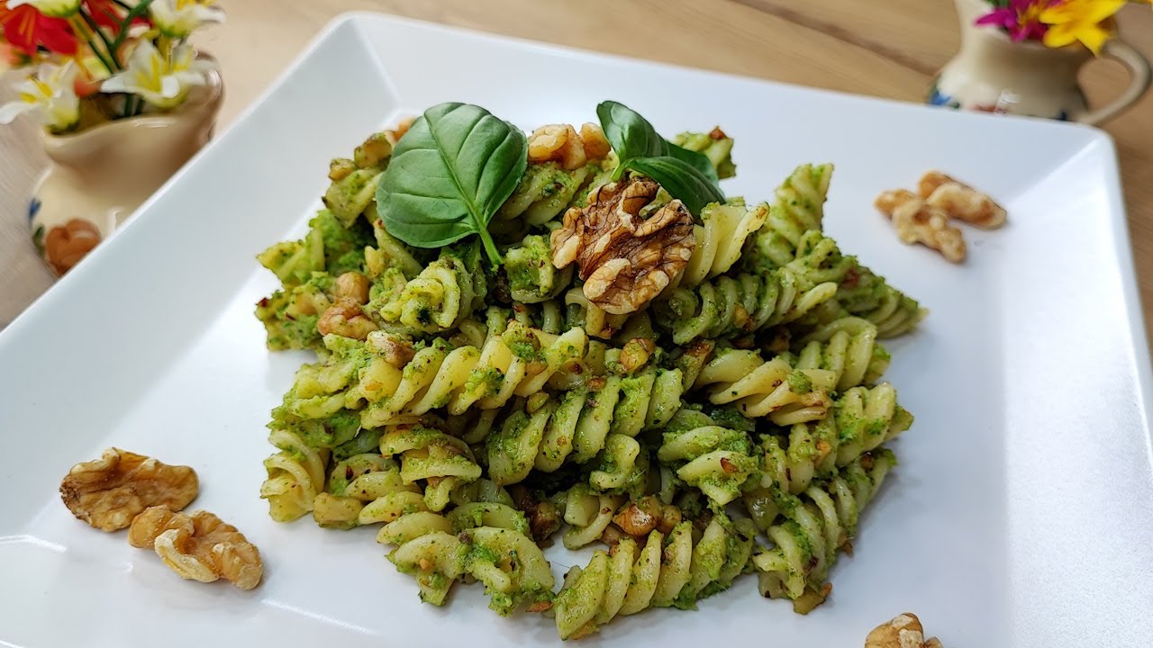 Pasta al Pesto di Broccoli, Basilico e Noci !!!