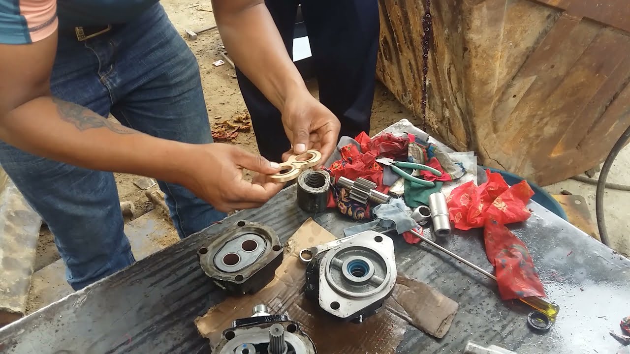 JCB 3DX Hydraulic pump seal changing