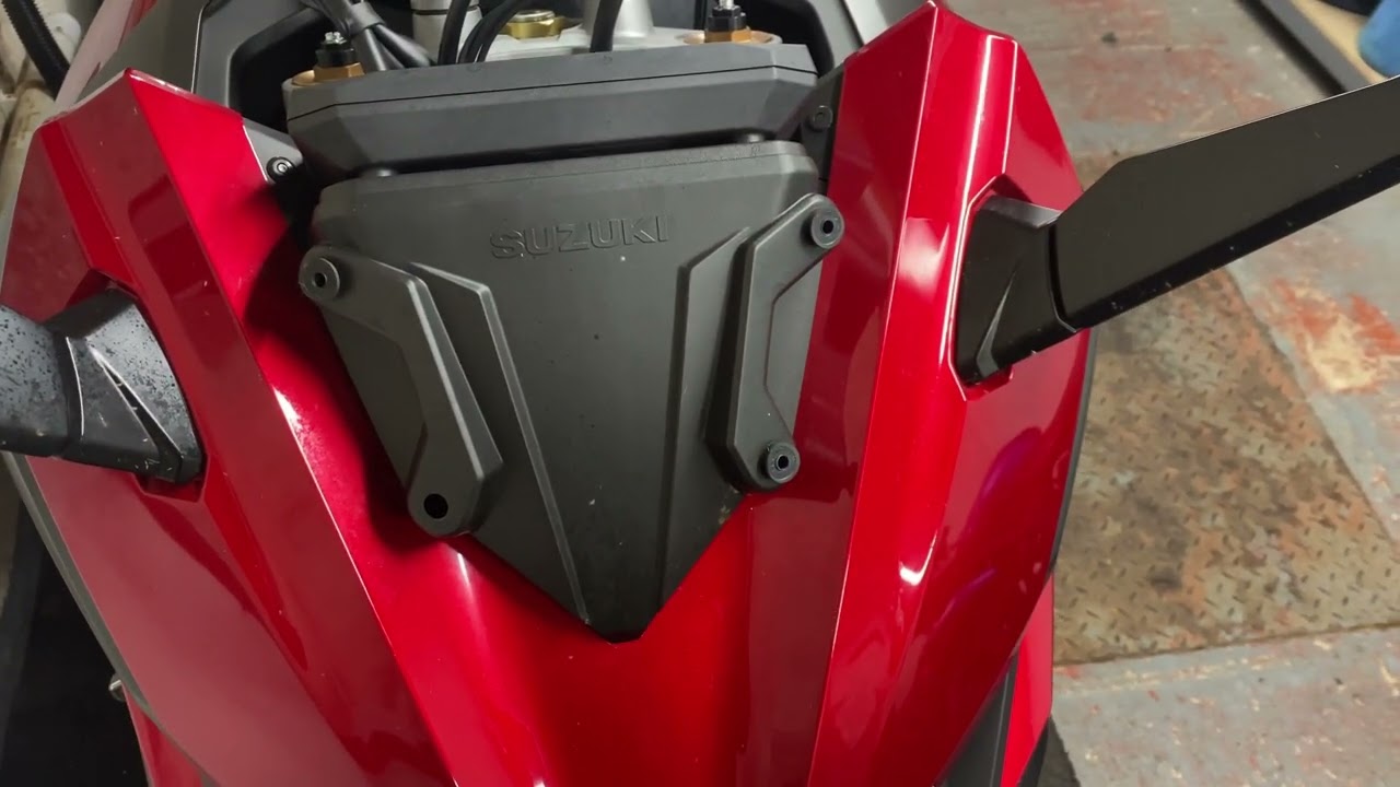 Evotech Performance, RAM and SP Connect CarPlay mounts on Suzuki GSXS 1000 GT