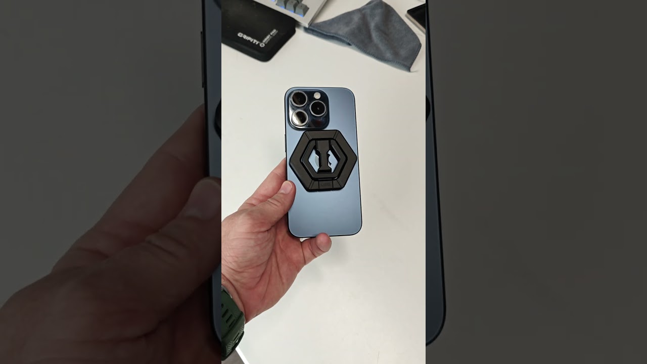 UAG Magnetic Ring Stand - I'm impressed