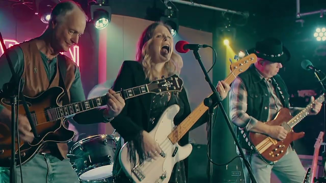 All The Way To Deja Vu - Live